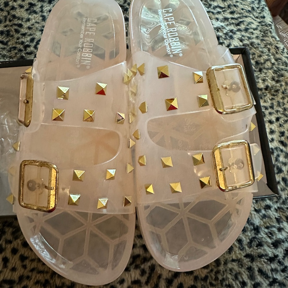 CAPE ROBBIN nude size 8 studded sandals